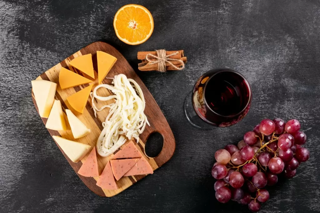 Подборка сыров к красному вину