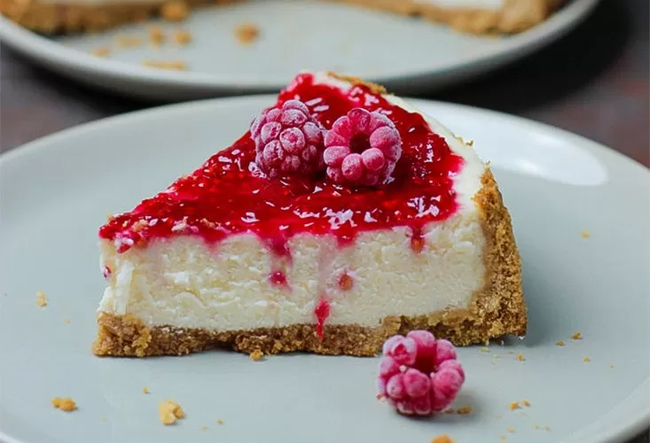 Чизкейк на основе маскарпоне: нежный десерт с ярким сливочным вкусом станет отличным завершением вечера.